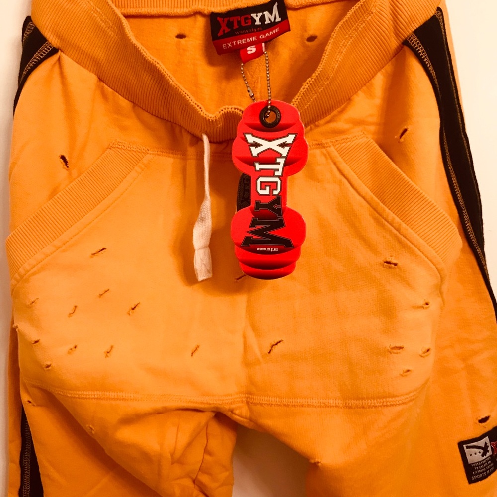 NWT Men’s Extreme Game destroyed Gym pants S